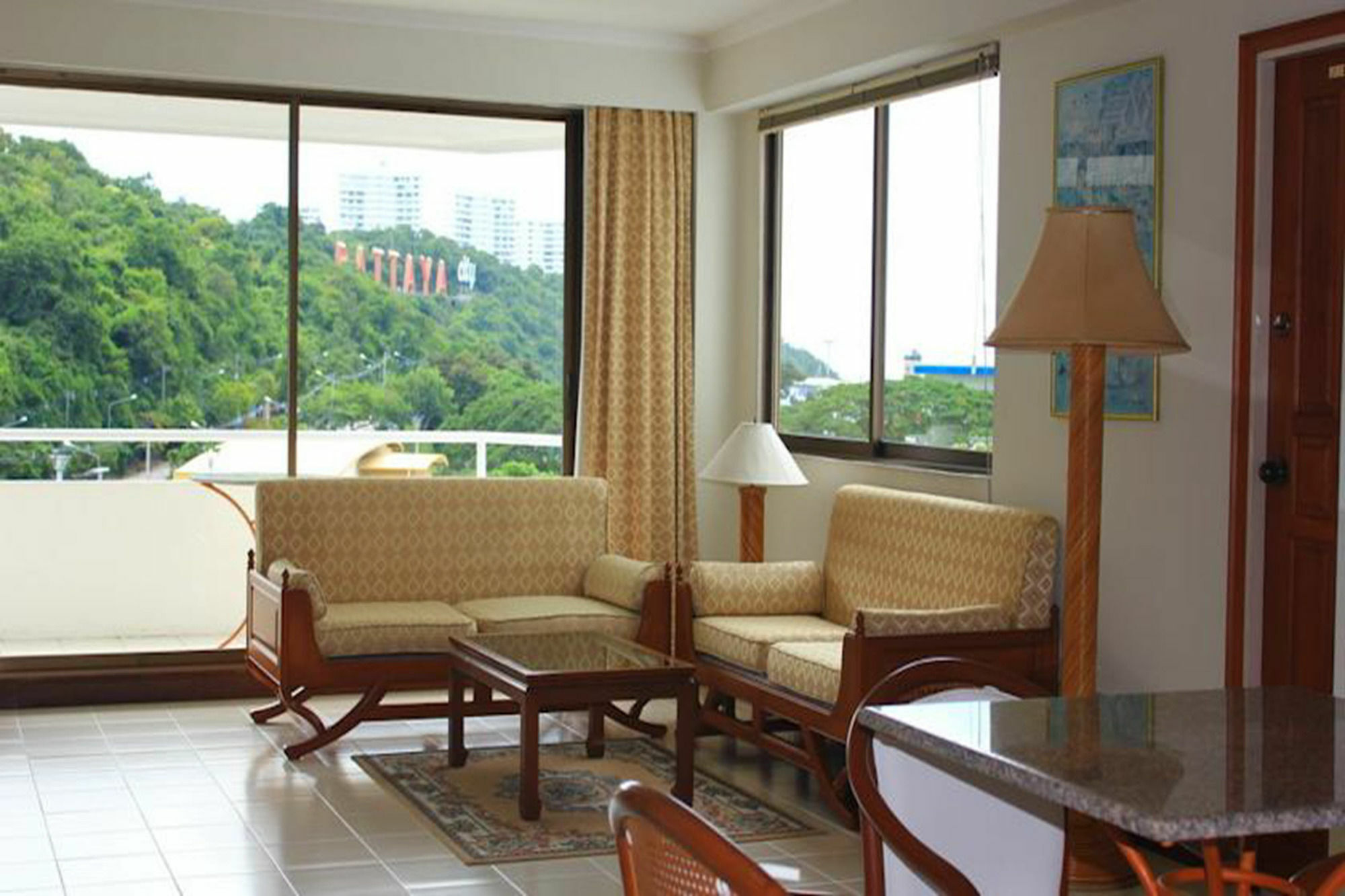 The Monaco Residence Pattaya Bagian luar foto